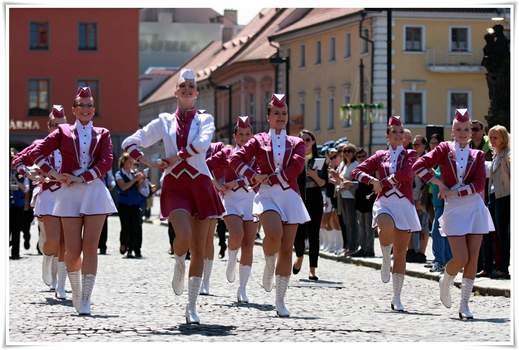 Růžovo-bílý kostým